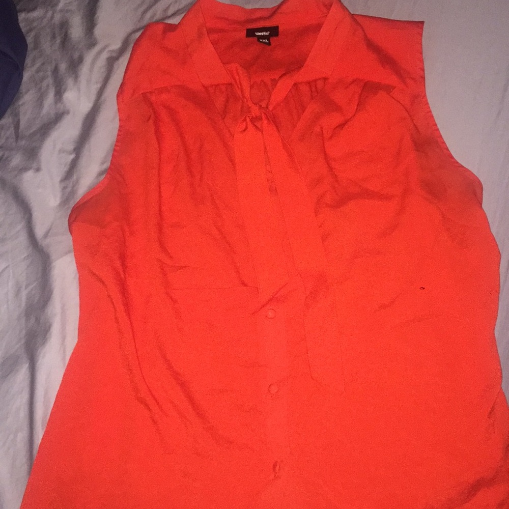 Red xxl Mossimo sleeveless blouse with necktie